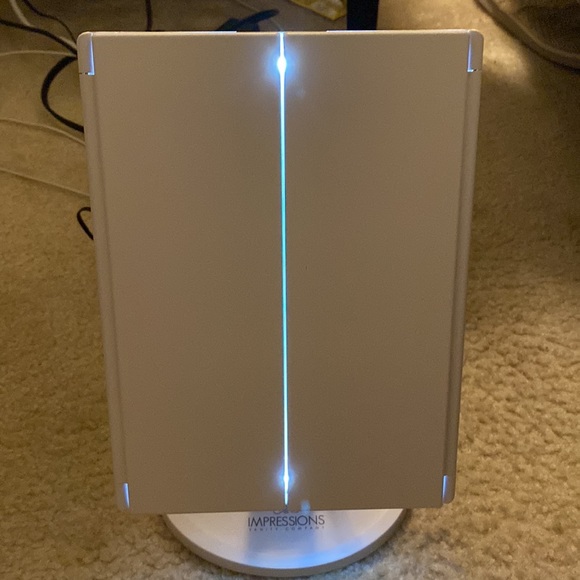 NWT Impressions Touch XL Trifold Vanity - Picture 6 of 9